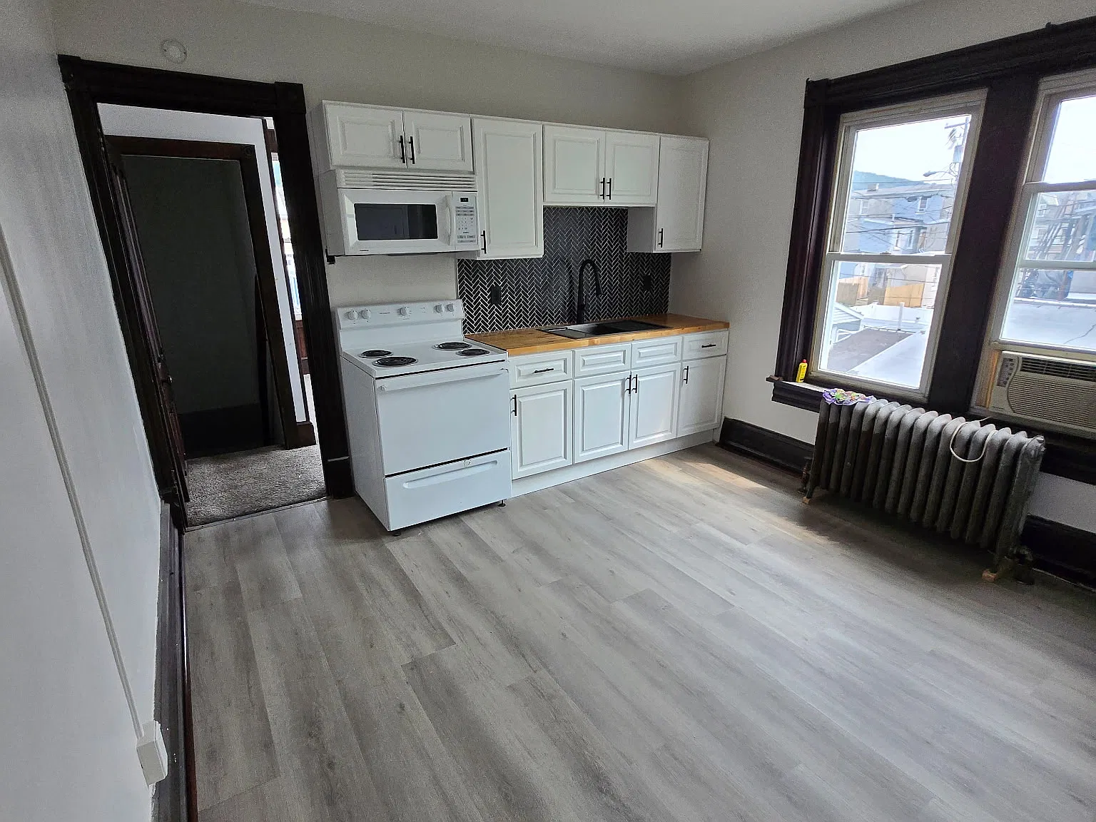 4 bed, 1400 sqft, $1,600 — Photo 2