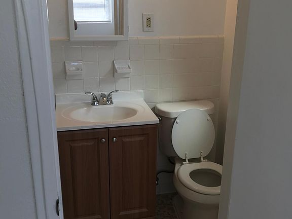 3rd image of 2597 N Oleander Ave APT 2