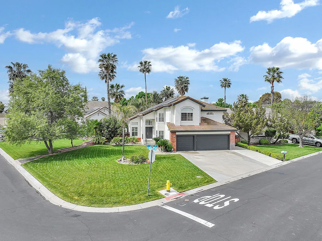 4 bed, 2762 sqft, $4,000 — Photo 3