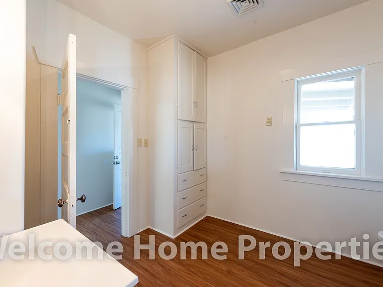 512 S College Ave — Photo 13