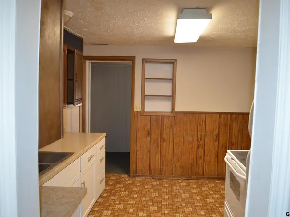 1235 N 7th St, Lincoln, NE 68508