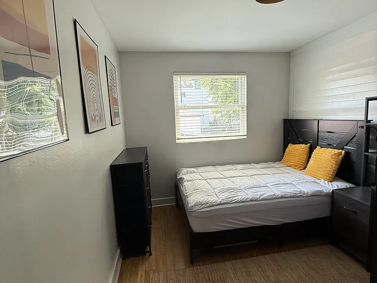 room 2 with Full bed
