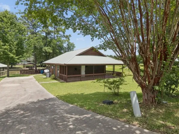 28 Hunters Creek Dr, Huntsville, TX 77340