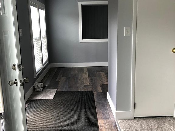 Front Interior Entry way - left to Kitchen, right to Family Room