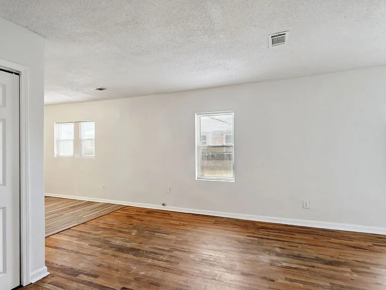 619 Oliver St NW #B — Photo 6