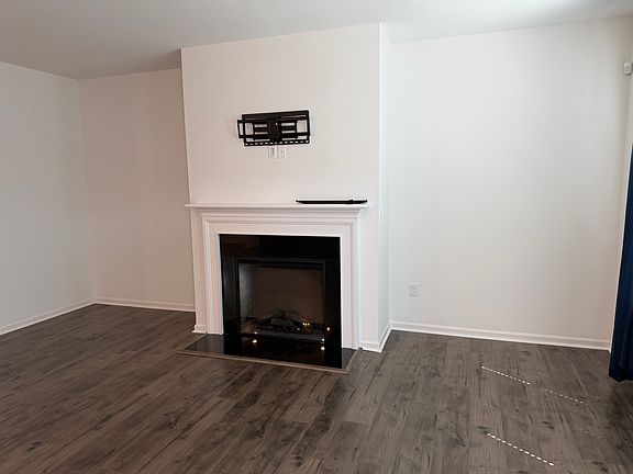 5th image of 235 Horseshoe Pl