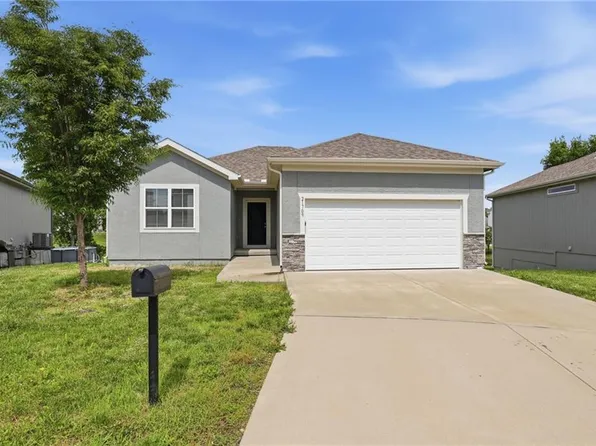 21709 N Ridge Ct, Peculiar, MO 64078