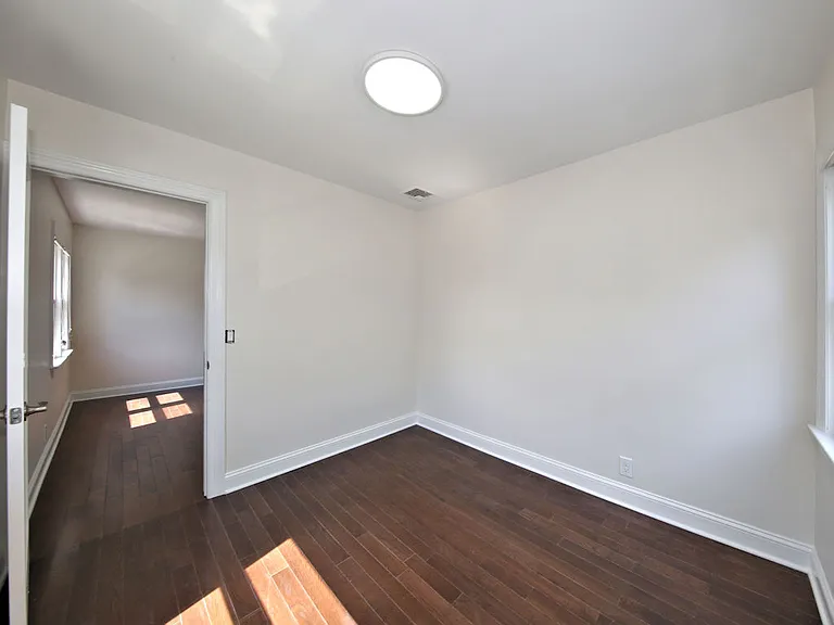 139 Waverly Ave #2 — Photo 3