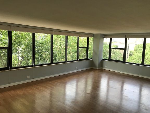 4th image of 5801 N Sheridan Rd APT 5A