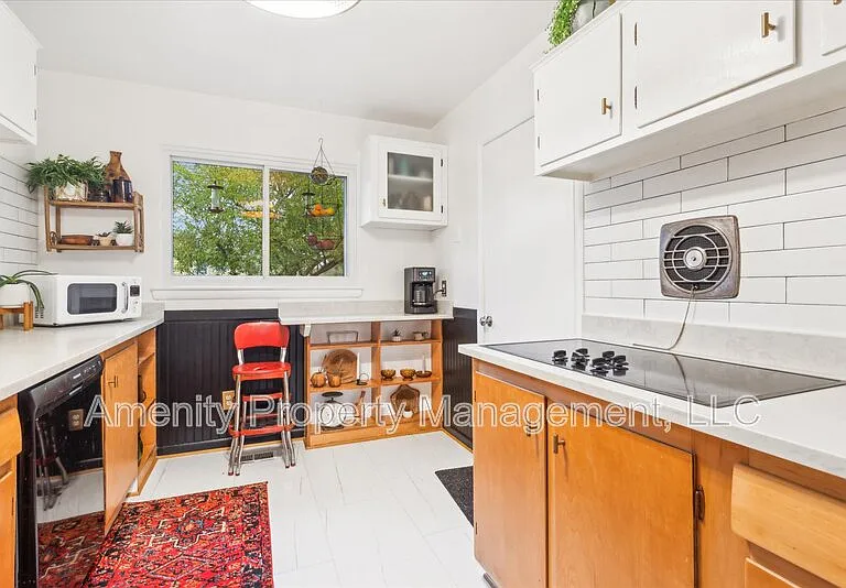 409 Caren Dr — Photo 9