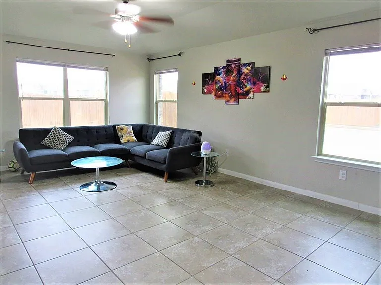 1925 Alvarado Dr — Photo 6