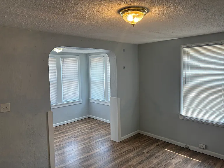 1303 Erie St S — Photo 12