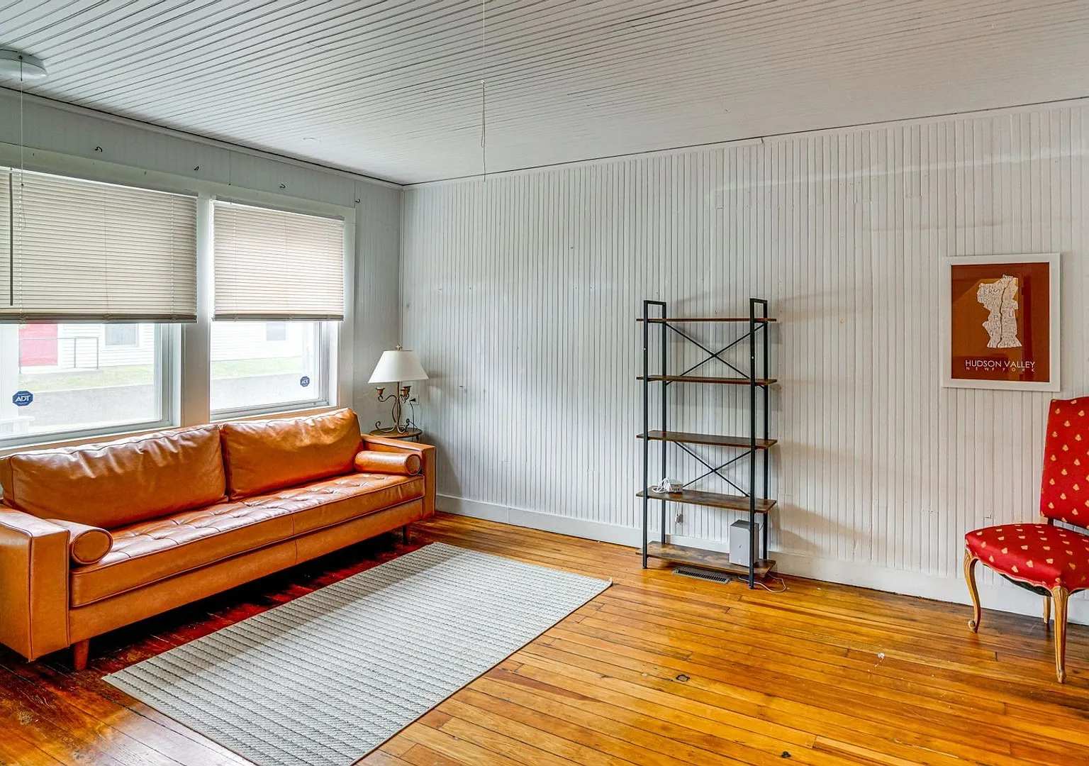 Spacious 1 Bedroom in Historic Downtown Hudson — Photo 4