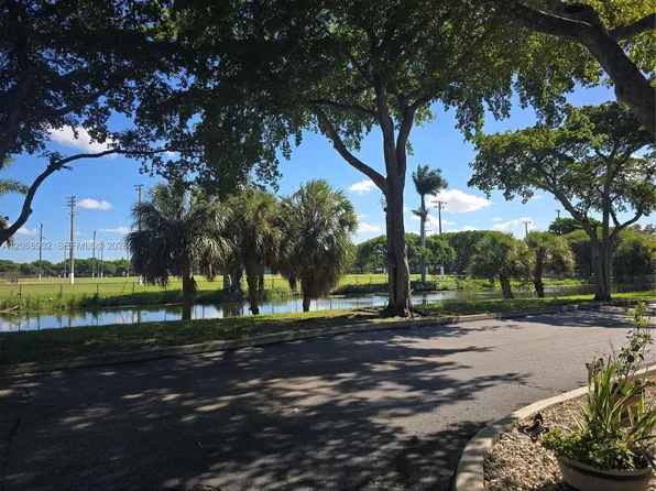 16330 Oak Walk, Miami Lakes, FL 33014