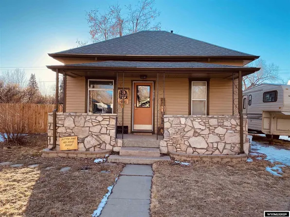 408 S 5th St, Douglas, WY 82633