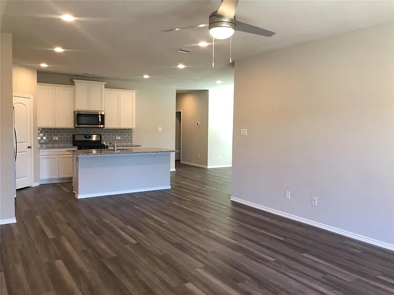 9224 Inland Leather Ln — Photo 3