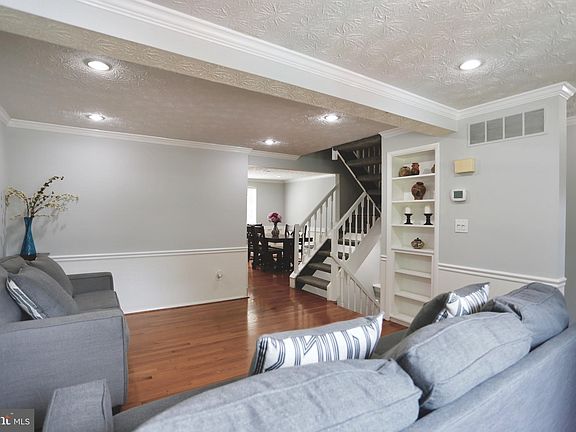 3rd image of 7709 Camp Alger Ave