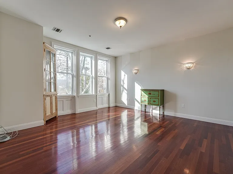 880 Summit Ave #2 — Photo 8