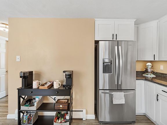 4th image of 6 Mills Farm Circle #R