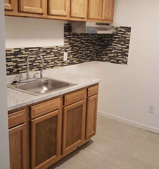 398 S Central Ave #B — Photo 8