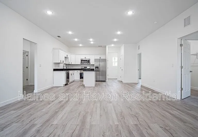 308 Pearl St — Photo 12