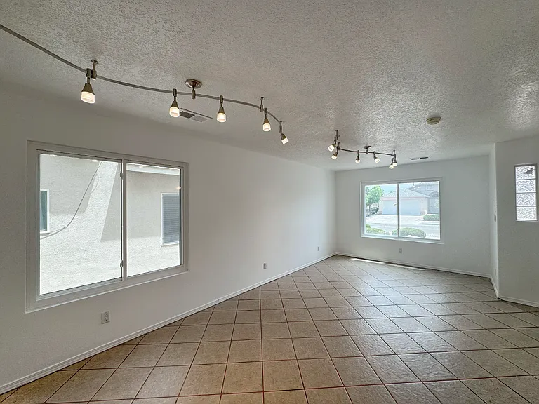 7701 Banyon Ave NW — Photo 7