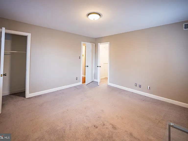 2805 Arlington Blvd — Photo 13