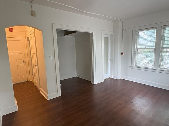 3rd image of 615 N Dubuque St #4