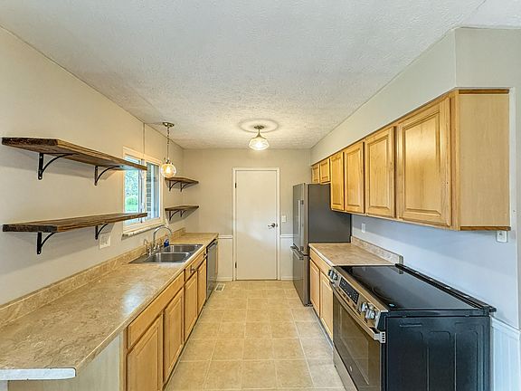 4th image of 727 Pointview Dr