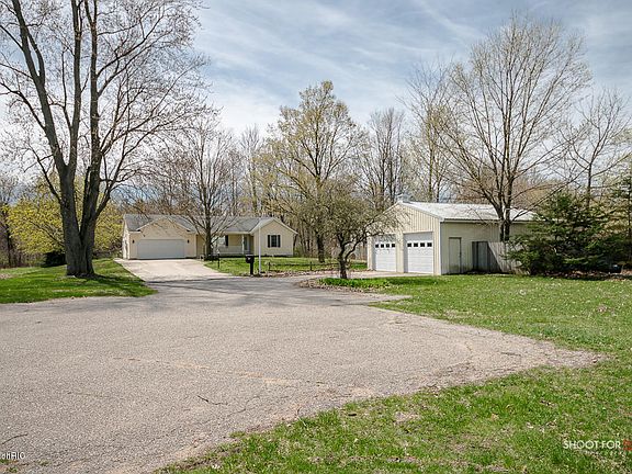 2nd image of 6904 Lake Michigan Dr