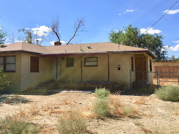 FRONT OF 10212 E AVE R4