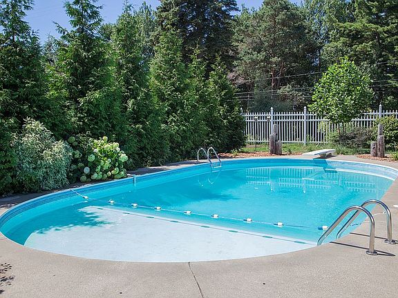 4th image of 632 N Lakeshore Dr
