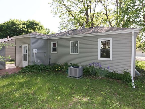 4th image of 912 5th Ave W