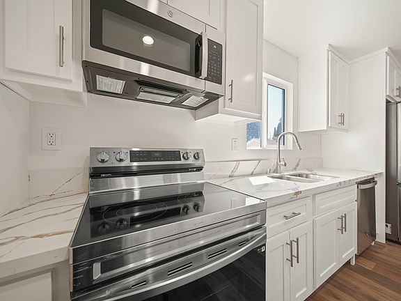 5th image of 1057 N Wilton Pl