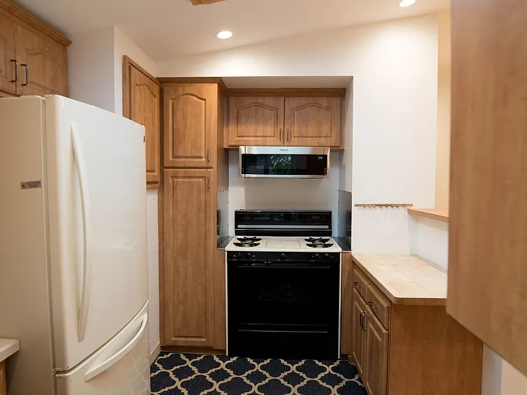 2604 Foothill Rd — Photo 11