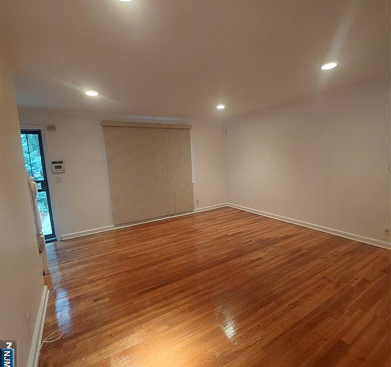 1st image of 364 Billington Rd