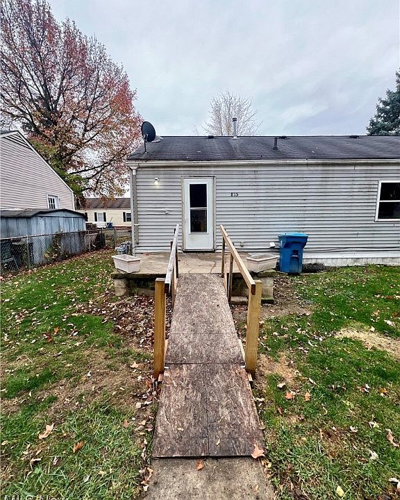 1st image of 815-817 Bataan Ln
