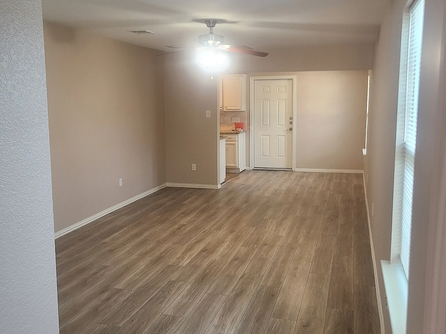 3 bed, 1250 sqft, $2,000 — Photo 2