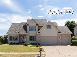 5515 Shawnee Dr, Davenport, IA 52804