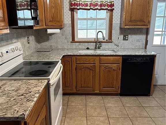 5th image of 1337W W Crestview Dr