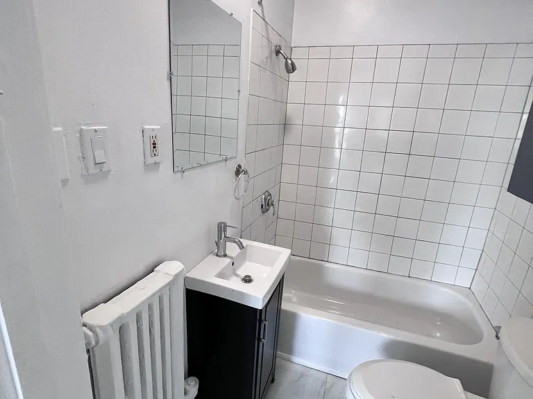 1495 Gladstone Ave — Photo 8