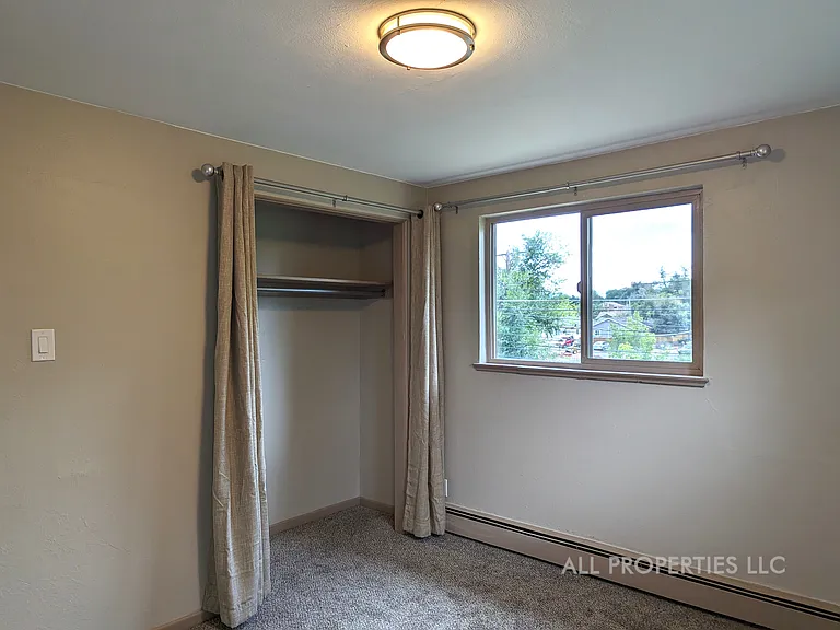 1005 N Newton St — Photo 17