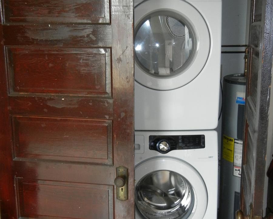 Laundry (in kitchen)