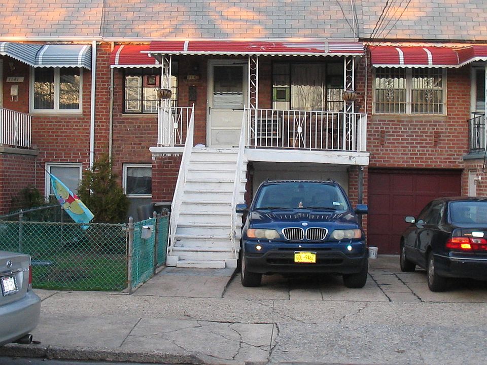 1st image of 1143 E 102nd St