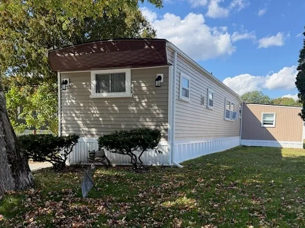 146 Kathleen Dr, Attleboro, MA 02703