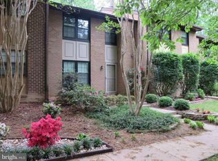 2046 Headlands Cir, Reston, VA 20191