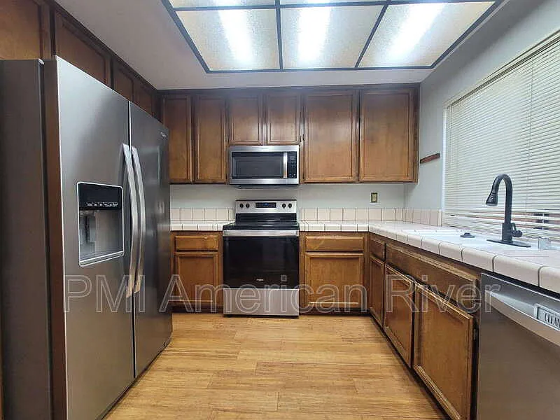 2 bed, 2.0 bath, 1184 sqft, $2,300 — Photo 4