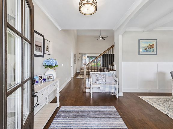 5th image of 2729 Carousel Dr