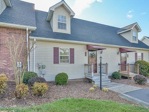 2nd image of 204 Hallbrook Dr #11