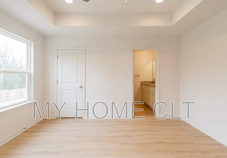 2719 Capitol Dr — Photo 14